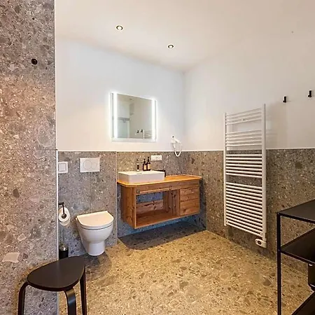 In Stubaital Near Lift, Cleaning Included * نيوستيف ام ستوبيتا